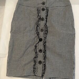 Bebe Black & White Gingham Ruffle Skirt With Buttons Size 4